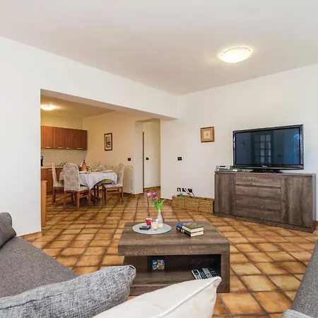 Beautiful In With Wifi Apartment