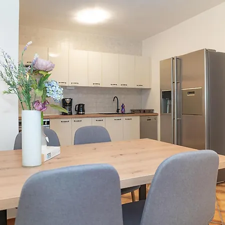 Apartment Beautiful In With Wifi